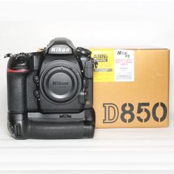 Nikon D850 + MB-D18