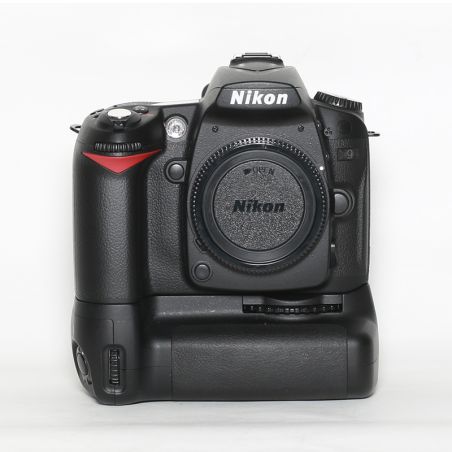 Nikon D90 + MB-D80