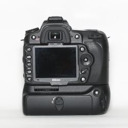 Nikon D90 + MB-D80